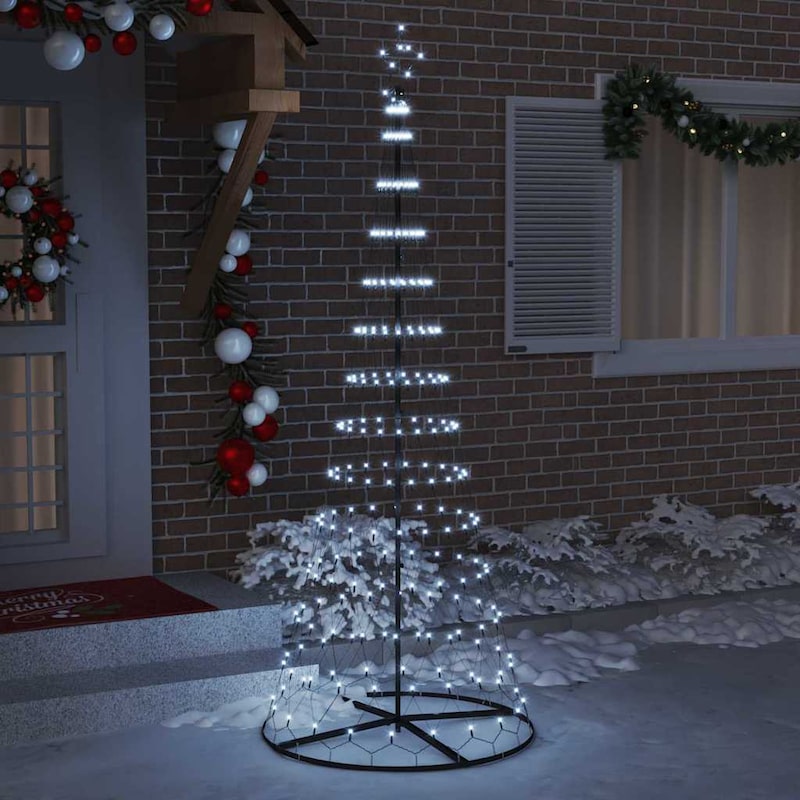 Ein spiralförmiger Weihnachtsbaum mit Lichtern.