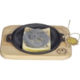 thumbnail of Gusseiserne Servierpfanne auf Holzbrett – ø 18 x 2,5 cm – Grillpfanne – Gusseisen – Grillen – Geschenk – PFAS-frei – Schwarz