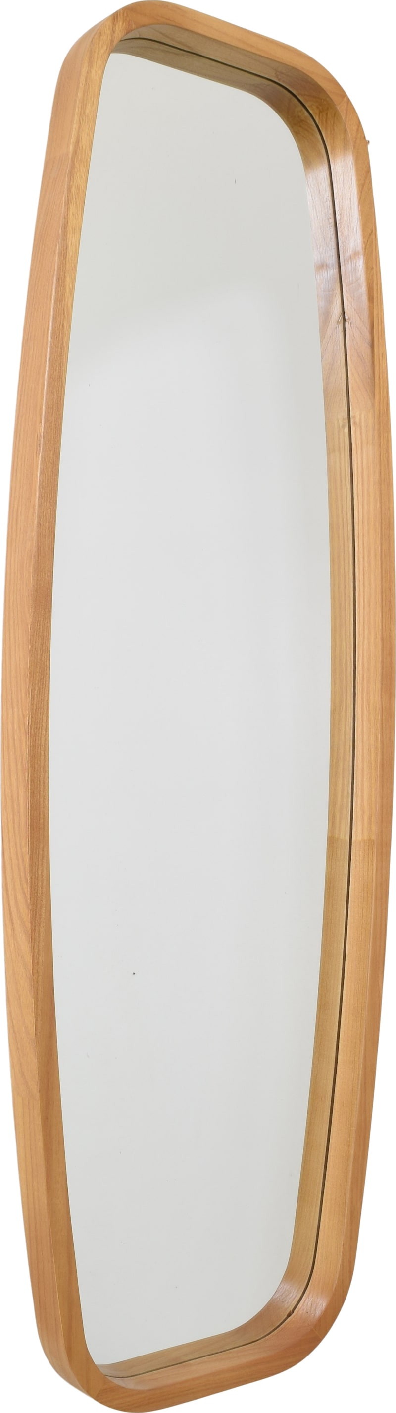 Ein ovaler Spiegel mit Holzrahmen.