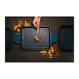 thumbnail of Arcos Thera | Antihaft-Grillpfanne 34x26 cm | Aluminiumguss | Geeignet für jede Küche | Ergonomischer Kunststoff- und Silikongriff |  Schwarz und Blau