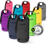 Mehrere wasserdichte Taschen in verschiedenen Farben.