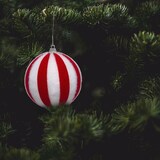 thumbnail of Atmosphera - 1 Bola de Natal Ø8 cm de Plástico com Riscas Vermelhas e Brancas