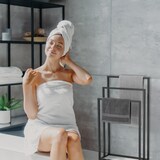 thumbnail of Relaxdays Handtuchständer, 3 Stangen, Stahl, H x B x T: 82,5 x 46 x 21 cm, stehender Duschtuchhalter fürs Bad, schwarz