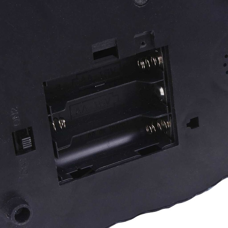Batteriefach für AA-Batterien.