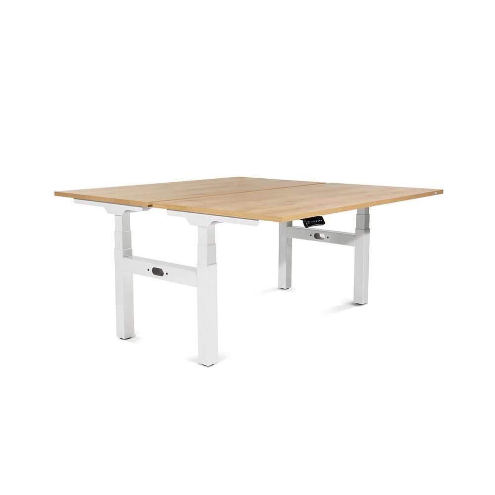 Mesa dupla Rocada 160x163cm regulável eletricamente em altura. Composta por dois tampos de 160x80cm de cor carvalho e estrutura branca.