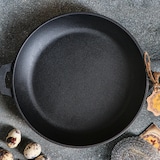 thumbnail of Koekenpan gietijzer - ø 24 x 4 cm - Gietijzeren pan voor alle warmtebronnen - Metalen handvat - PFAS vrij - Zwart