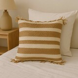 thumbnail of WellHome - Cojín de yute y algodón con flecos en beige 45x45cm