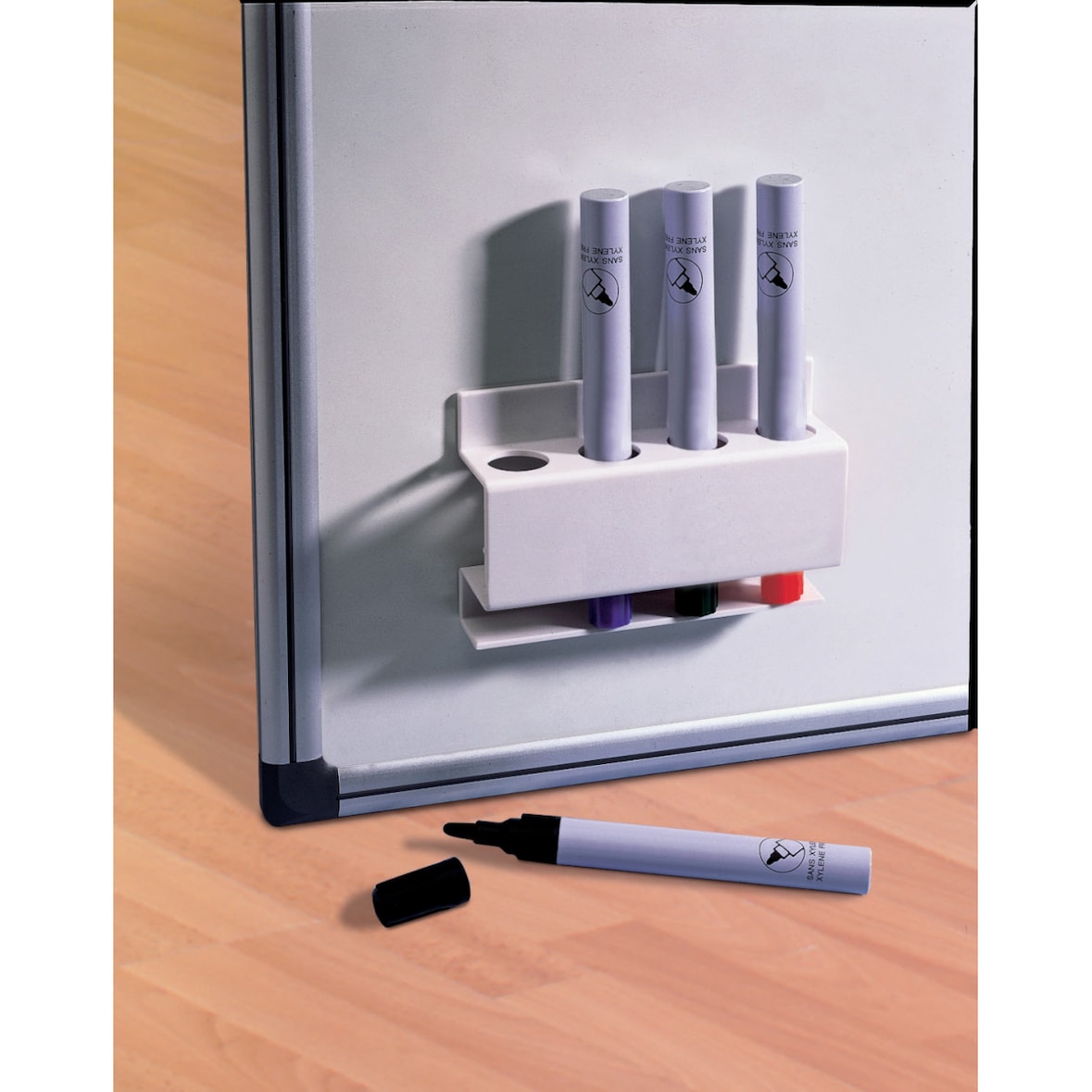 Soporte de rotuladores para pizarra (AW61)