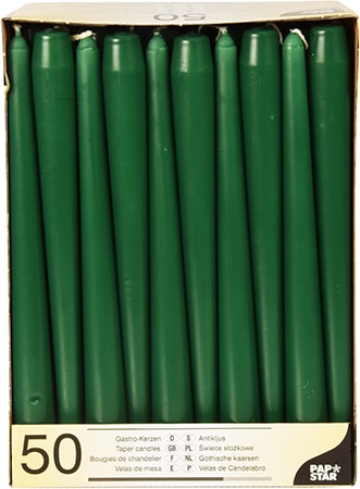 Ein Paket grüner Stabkerzen.