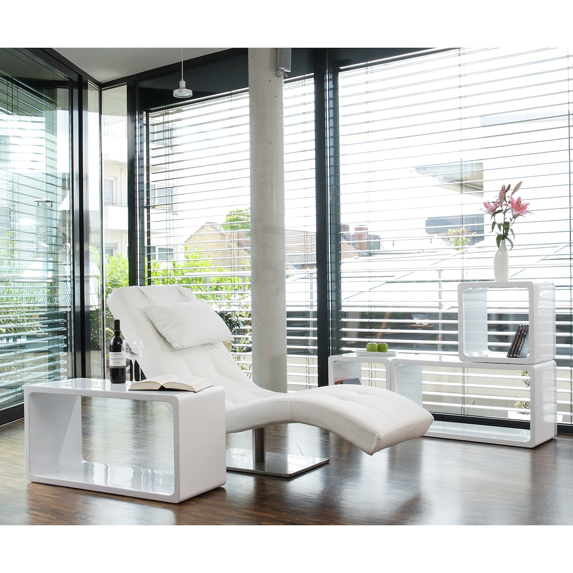 SalesFever Relax ligstoel met nekkussen | hoes kunstleer | frame van roestvrij staal | B 60 x D 170 x H 82 cm | wit