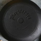 thumbnail of Bratpfanne aus Gusseisen – ø 24 x 6 cm – Gusseisenpfanne für alle Wärmequellen – Metallgriff – PFAS-frei – Schwarz