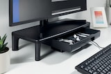 thumbnail of Soporte Kensington para monitor SmartFit® con cajón, negro