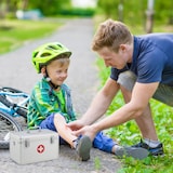 thumbnail of Relaxdays Erste Hilfe Koffer, Verbandskasten Alu mit Tragegurt, leer, Medizinbox für Notfälle, HBT: 19x32x20 cm, silber