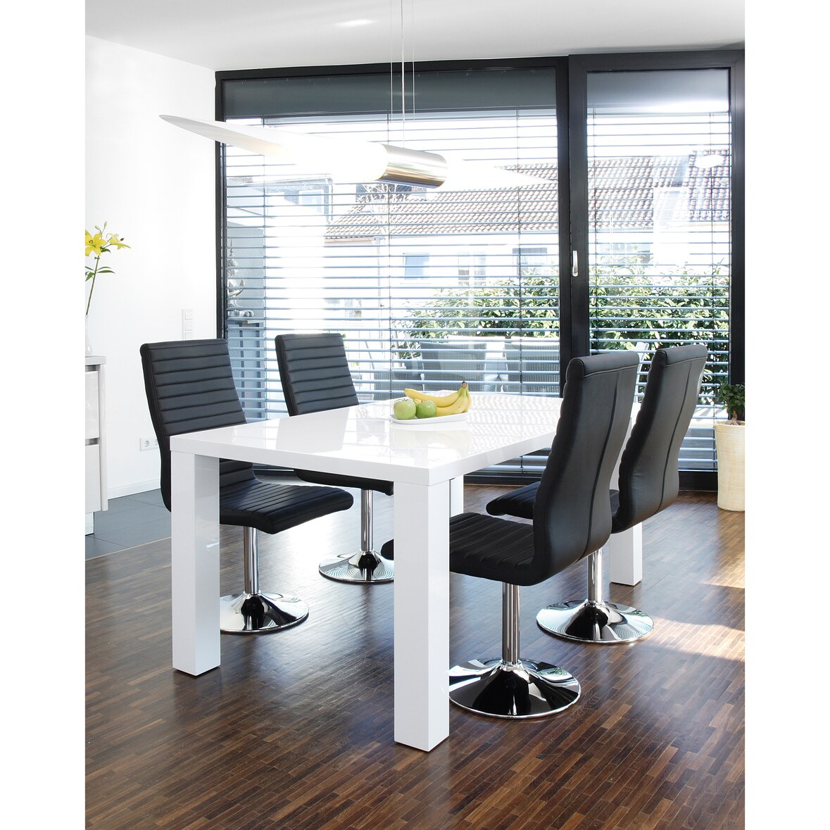 SalesFever Esszimmerstuhl 4er Set | Bezug Kunstleder | Gestell Metall Chrom-Optik | 360 Grad drehbar | B 45 x T 65 x H 106 cm | schwarz