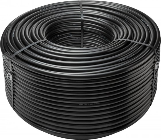 Un rollo de tubo negro.