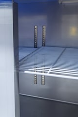 thumbnail of Gekühlter 2-türiger Glaskühltisch, Edelstahl -2 +8 °C 136x70x85h cm tropentauglich