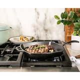 thumbnail of Lodge | Poêle grill carrée en fonte naturelle 26cm | Sain et sans PFAS | Tous feux dont induction, four & BBQ | Made in USA