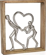 thumbnail of Dekofigur Holding Hearts 34,5 cm aus Mangoholz und Aluminium Skulptur im Holzrahmen mit zwei Personen und Herz Symbol für Liebe und Zusammenhalt