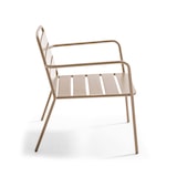 thumbnail of Poltrona bassa da giardino in metallo color taupe.