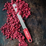 thumbnail of Microplane Premium Zester Reibe Granatapfelrot 46127