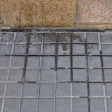 thumbnail of Repelente de urina (1 l) - Para aplicação em superfícies de pedra, tijolo, betão Impede a entrada de urina em pessoas e animais