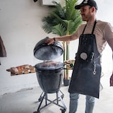 thumbnail of Boska Mr. Smith-Grillschürze Schwarz / 100% europäisches Leder / Alle Grill-Tools griffbereit / Mit Tasche, Karabiner & Bieröffner / Komfortabel