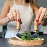 thumbnail of Intirilife Wiegemesser mit Schneidebrett - Kräutermesser 13.5 x 2.4 x 13 cm mit Kräuterbrett 20 x 2.1 cm - Mezzaluna Biegemesser mit 2 Klingen