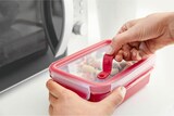 thumbnail of Emsa CLIP & MICRO Mikrowellendose Rund, Lunchbox, Frischhaltedose, Kunststoff, Rot, 2.6 L, N1060600