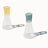 thumbnail of Zafferano Classy Collection tweekleurige karaf van handgeblazen borosilicaatglas in meergroen en transparant met een uniek geometrisch ontwerp.