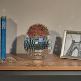 thumbnail of Relaxdays Discokugel Pflanzentopf, hängender Blumentopf, Glas, H x D: 13 x 15 cm, dekorativer Hängeblumentopf, silber