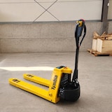 thumbnail of Transpaleta Litio 1500kg - 48V/10Ah - 550x1150mm