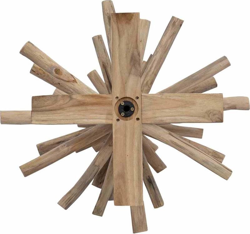 Ein hölzernes Stern-Wanddekor.