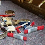 thumbnail of Relaxdays Klemmzwingen Metall, große Federzwingen im 6er Set, Spannweite 50 mm, Foto, Pool, Leimklemmen 145 mm, rot