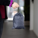 thumbnail of Intirilife Fußstütze Reise Hocker Kissen in Blau - 46 x 28 x 47.5 cm - Fuß Stützkissen Aufblasbar Faltbar mit Tasche und Luftpumpe für Unterwegs