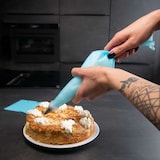 thumbnail of Intirilife 15-teiliges Spritzbeutel Set aus Silikon mit Edelstahl Tüllen - Beutel 17 x 30.5 cm - Wiederverwendbares Backzubehör für Glasur