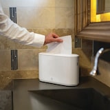 thumbnail of Toallas de mano Tork blancas de 1 pliegue en Z (paquete de 12)