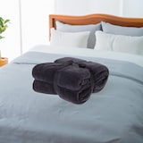 thumbnail of WellHome - Coperta in pile di corallo da 250 GSM, 100% poliestere, colore antracite