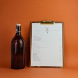 thumbnail of Hungry Club Porte Menu en bois A4 "Le Pincé" - Noyer - Pince Dorée