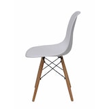 thumbnail of Modèle Don Rodrigo 2.0 Paquet de 4 chaises confidentes avec structure en bois de hêtre naturel. Fabriquées en PVC, avec assise tapissée.