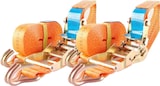 Zwei orange Zurrgurte mit Ratschen und Haken.