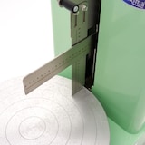thumbnail of Maxima - 9381201 Groene taartdecoratiemachine met verstelbare messen en draaiplateau Ø36,4 cm, snelheid 40-225 RPM, 50x37x62 cm