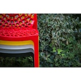 thumbnail of Rot glänzender Gruvyer-Stuhl aus hochwertigem Polypropylen, stapelbar. Marke Grandsoleil. 52x51x81