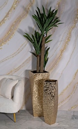 thumbnail of Paar quadratische Vasen aus goldfarbenem Metall – Design mit linearer Reliefstruktur im Glam-Stil, 34 x 34 x 90 cm