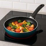 thumbnail of BERGNER - Set 3 padelle Ø16/20/24cm in alluminio pressato colore nero con Set 3 coltelli in acciaio inossidabile con supporto magnetico da parete