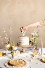 thumbnail of Geburtstagskerze Zahl 2 mit Rosenblättern 8cm Zahlenkerzen Kuchenkerzen Tortenkerzen Geburtstag Jahrestag Partydeko Kuchedeko Tortendeko Weiß Rot
