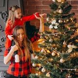 thumbnail of WellHome - Packung mit 100 goldenen Weihnachtskugeln in einer Tube