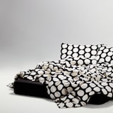 thumbnail of Benetton - 4-teiliges Doppelbett-Set (Bettbezug 210 x 230 cm, Spannbettlaken 120 x 200 cm und 2 Kissenbezüge 50 x 80 cm) 100 % schwarze Baumwolle