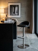 thumbnail of Barhocker `Donau`, höhenverstellbar, halbrunde Rückenlehne, Edelstahl, max. 110 kg Belastung. Schwarz, 43x43x90 cm | Kadima Design