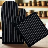 thumbnail of Ovenwant & Pannenlap Set – 100% BCI Katoen – Zwart met Witte Strepen – Hittebestendig tot 250°C