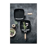 thumbnail of Pan Grill 24X24CM geribbeld SUA van Lacor